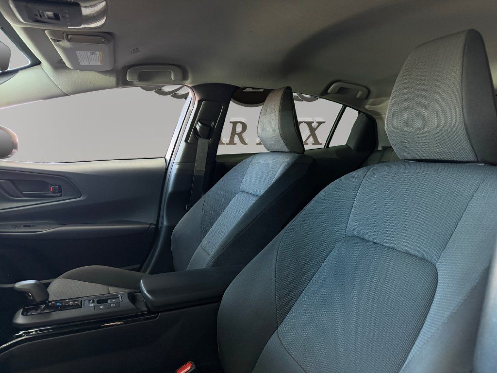 Used 2025 Toyota Prius LE FWD image 9
