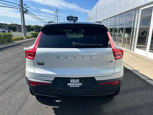 Used 2021 Volvo XC40 T5 R-Design w/ Climate Package AWD/4WD image 4