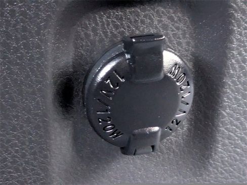 Used 2025 Toyota Sienna Limited image 31