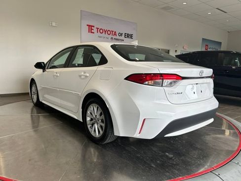 Used 2021 Toyota Corolla LE w/ LE Convenience Package FWD image 4