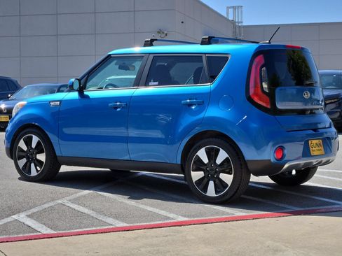 Used 2018 Kia Soul + FWD image 5
