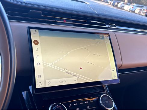 Used 2023 Land Rover Range Rover Sport SE Dynamic image 11