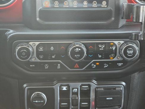 Used 2020 Jeep Wrangler Unlimited Rubicon w/ LED Lighting Group AWD/4WD image 14