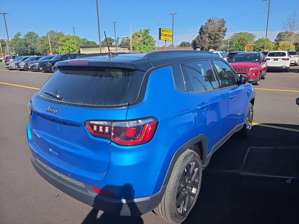 Used 2025 Jeep Compass Limited w/ Sun & Sound Group AWD/4WD image 2
