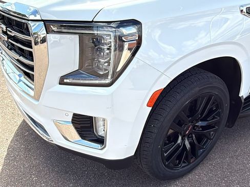 Used 2021 GMC Yukon XL SLT w/ Rear Media and Nav Package AWD/4WD image 9