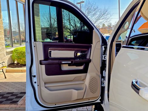 Used 2018 RAM 1500 Laramie w/ Convenience Group AWD/4WD image 17