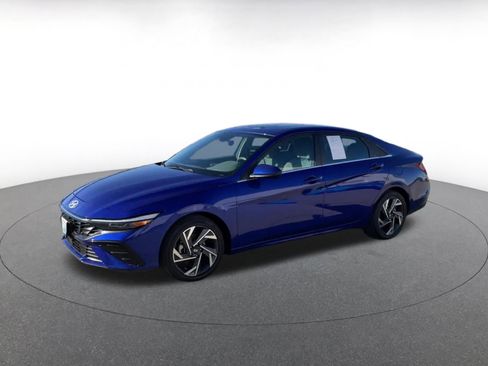Used 2025 Hyundai Elantra SEL image 7