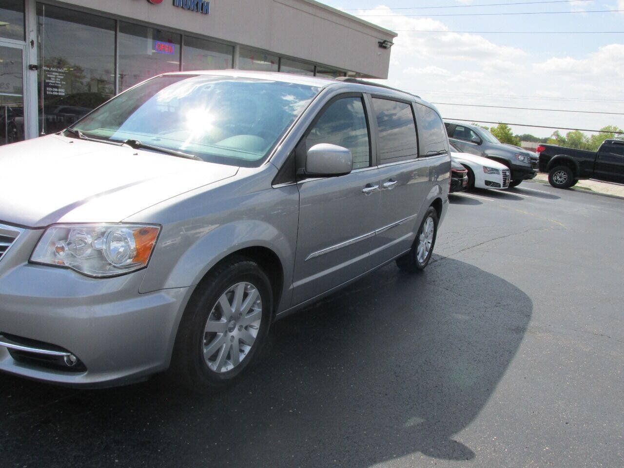 Used 2015 Chrysler Town & Country Touring w/ Driver Convenience Group FWD image 36