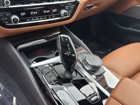 Used 2022 BMW 530i w/ Premium Package RWD image 19