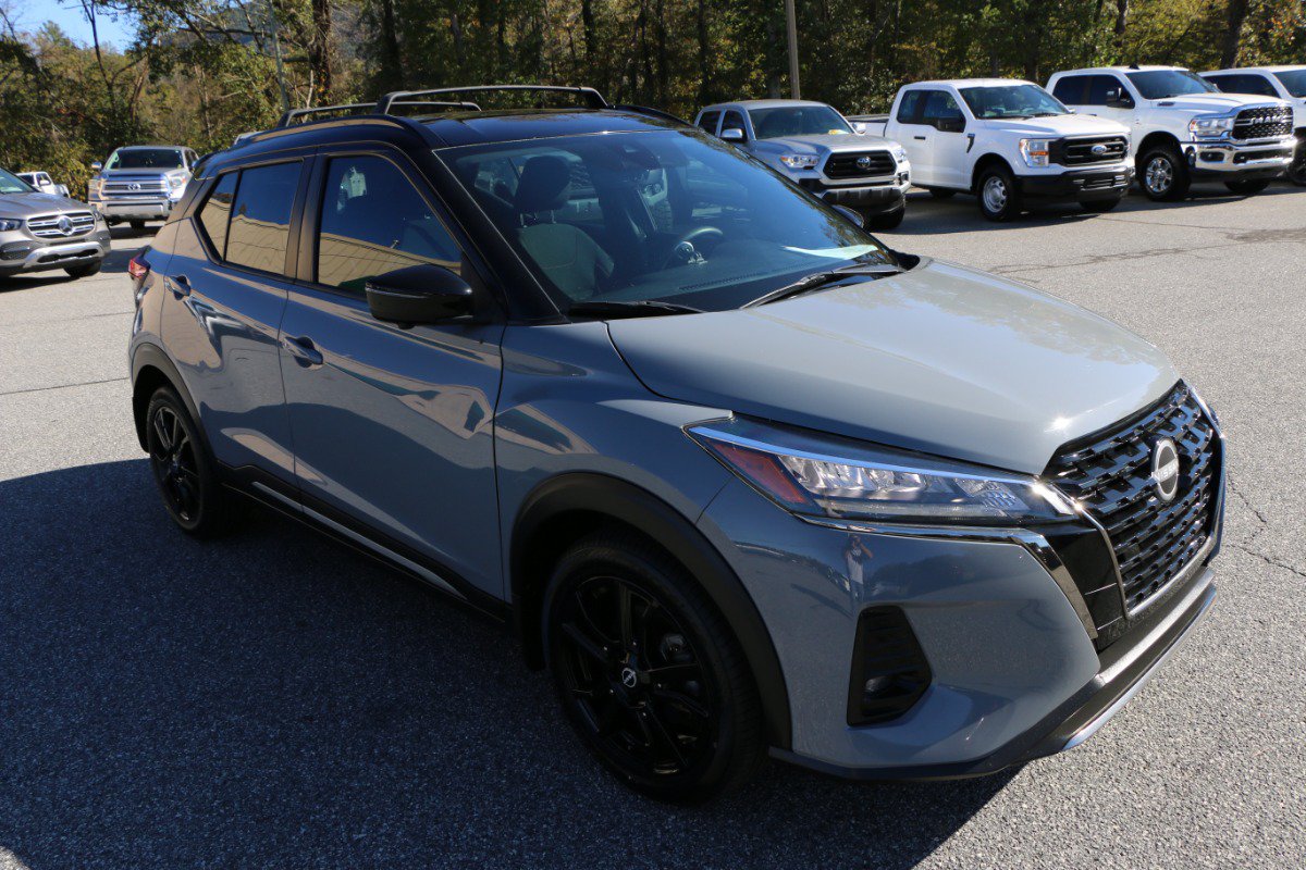 Used 2022 Nissan Kicks SR w/ Interior Electronics Package FWD image 10