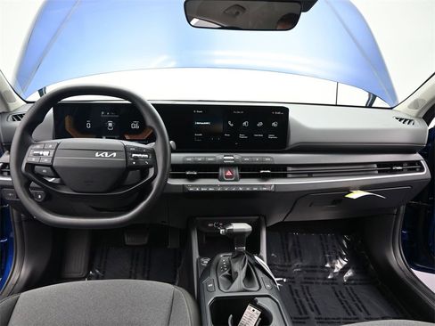 New 2025 Kia K4 LXS image 30