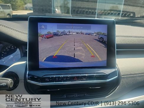 Used 2025 Jeep Compass Limited AWD/4WD image 15