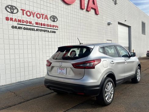 Used 2021 Nissan Rogue Sport S image 5