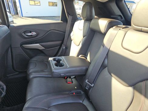 Used 2017 Jeep Cherokee Trailhawk image 36