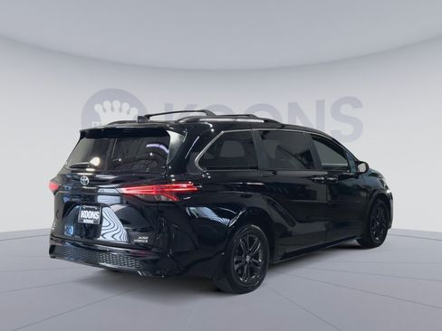 Used 2024 Toyota Sienna XSE w/ XSE Plus Package AWD/4WD image 11