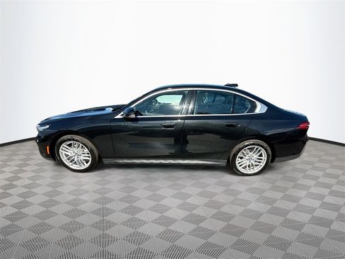 Used 2024 BMW 530i image 5