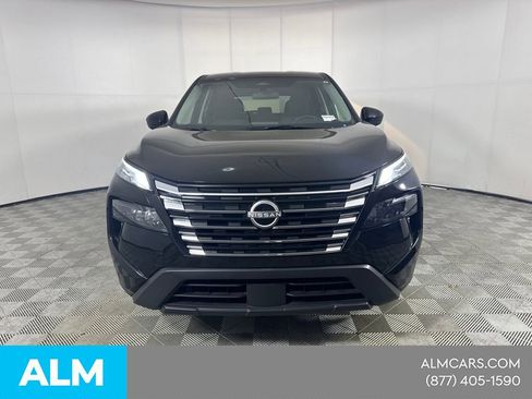 Used 2025 Nissan Rogue SV image 3