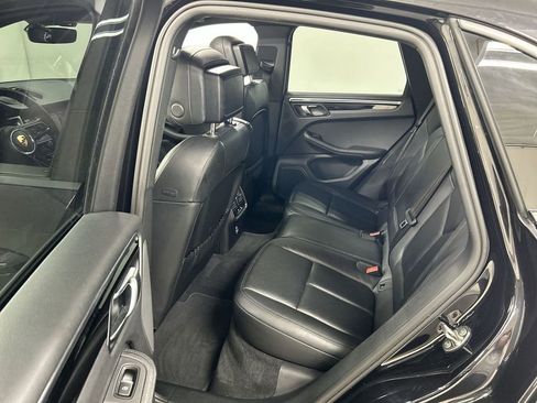 Used 2024 Porsche Macan image 21