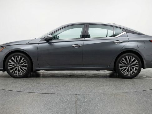 Used 2025 Nissan Altima 2.5 SV image 5
