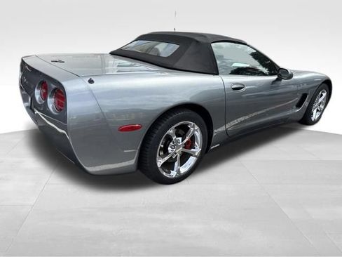 Used 2004 Chevrolet Corvette Convertible w/ Preferred Equipment Group RWD image 9