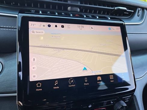 Used 2025 Jeep Grand Cherokee Limited image 24