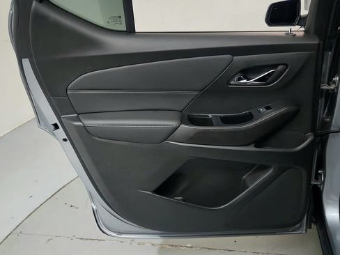 Used 2023 Chevrolet Traverse LT FWD image 24