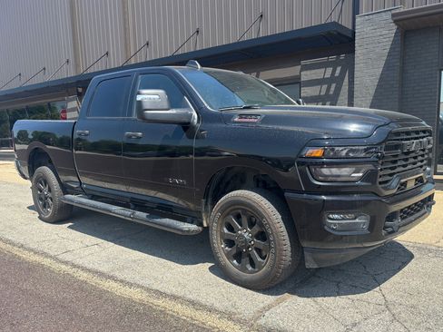 Used 2025 RAM 2500 Big Horn AWD/4WD image 3