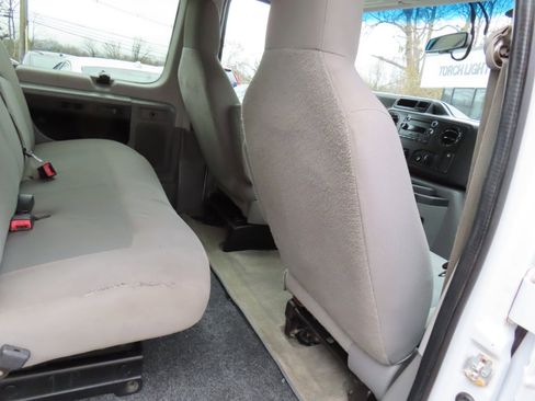 Used 2014 Ford E-350 and Econoline 350 XLT image 14