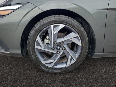 Used 2025 Hyundai Elantra Sport FWD image 14