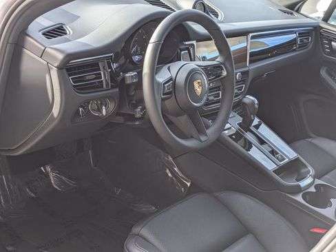 Certified 2026 Porsche Macan AWD/4WD image 4