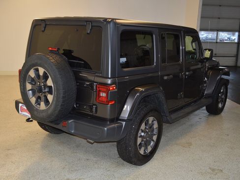 Used 2018 Jeep Wrangler Unlimited Sahara image 3