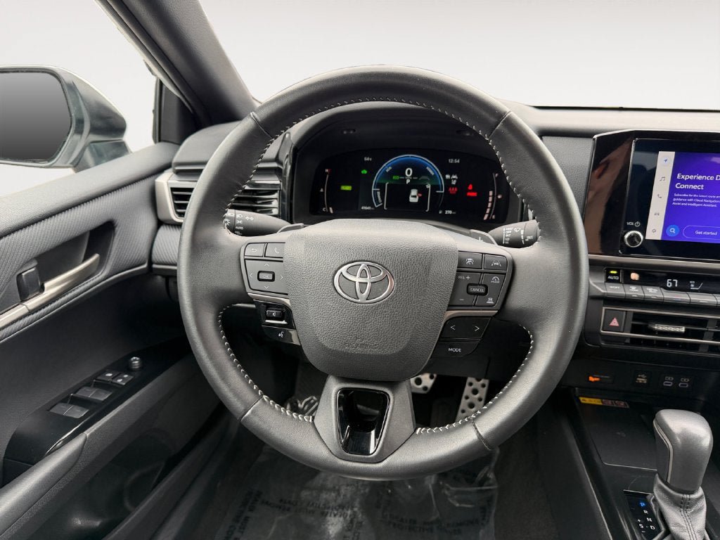 Used 2025 Toyota Camry SE FWD image 13