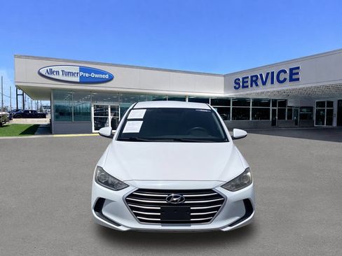 Used 2017 Hyundai Elantra SE FWD image 3
