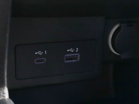 Used 2023 Nissan Kicks SR w/ SR Premium Package FWD image 32