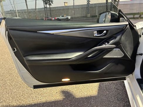 Used 2017 INFINITI Q60 w/ Premium Package image 11