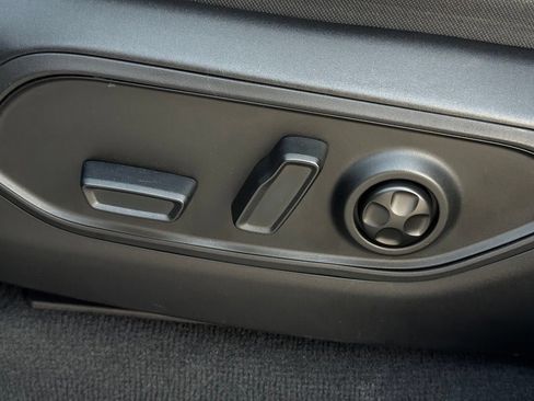 Used 2023 Jeep Grand Cherokee L Laredo RWD image 28