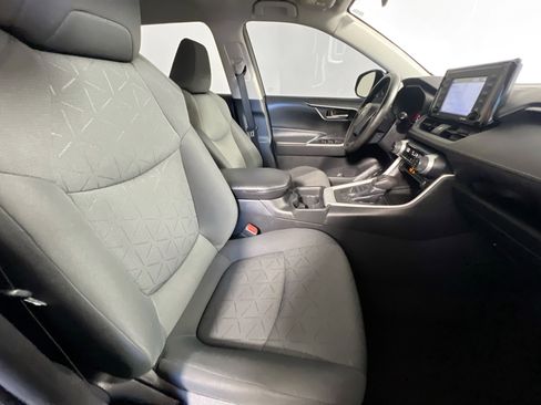 Used 2021 Toyota RAV4 XLE image 31