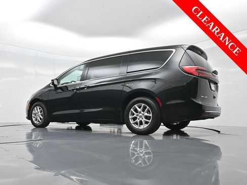 Used 2024 Chrysler Pacifica Touring-L image 50
