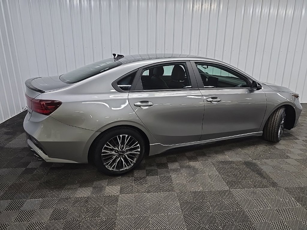 Used 2022 Kia Forte GT-Line FWD image 3