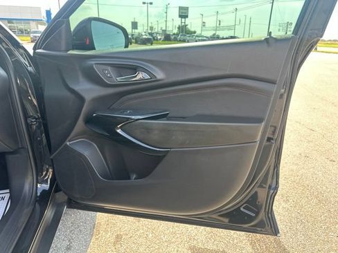 Used 2024 Chevrolet Trax RS w/ Sunroof Package FWD image 12