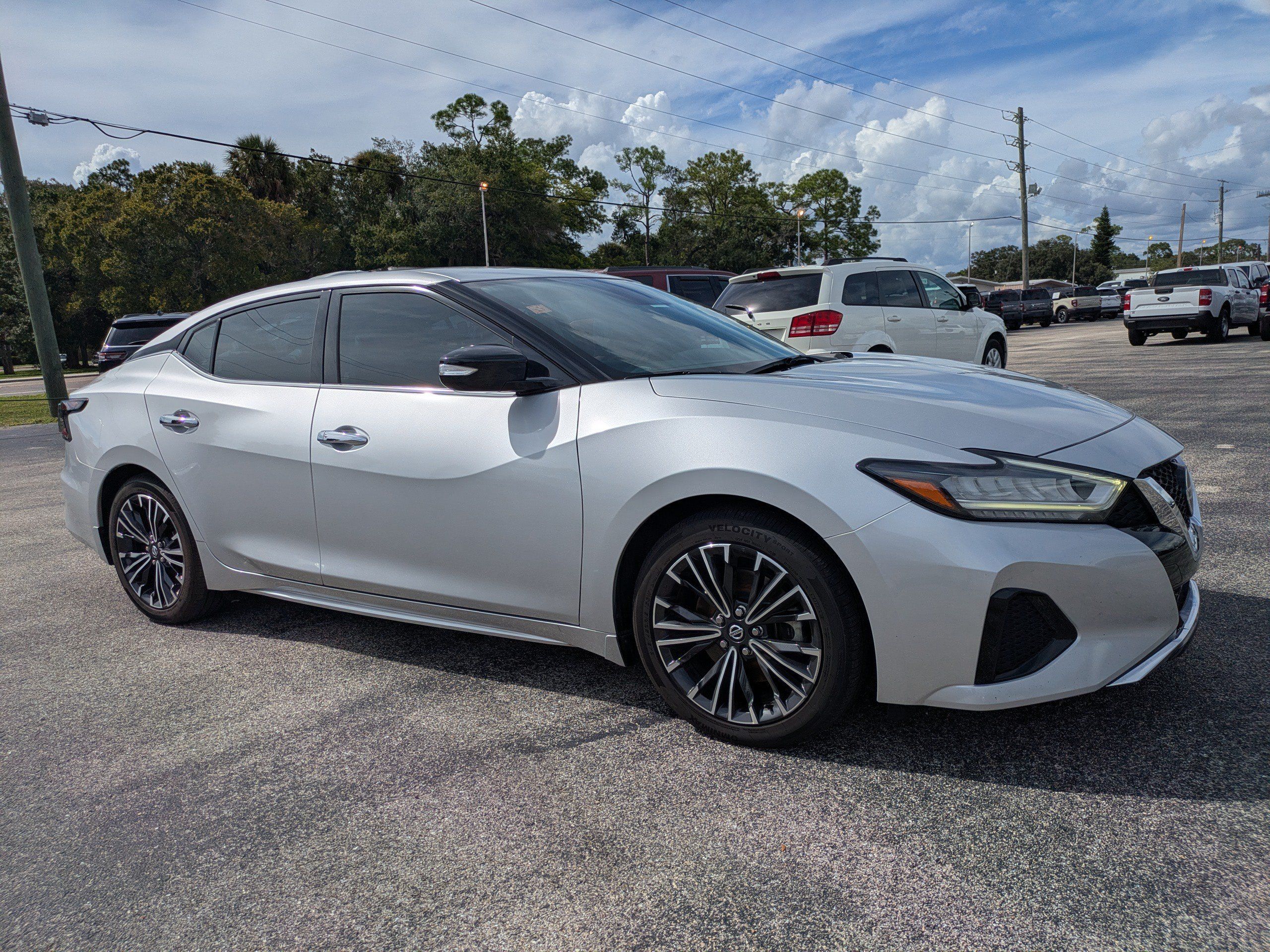Used 2021 Nissan Maxima 3.5 SV w/ Floor Mat Group FWD image 2