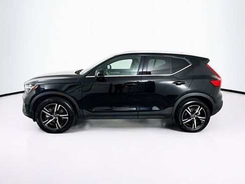Used 2025 Volvo XC40 B5 Core image 4