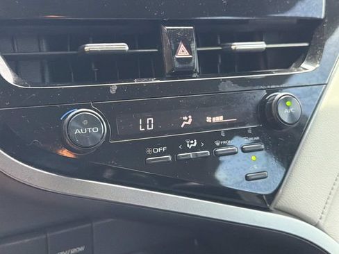 Used 2021 Toyota Camry SE FWD image 29