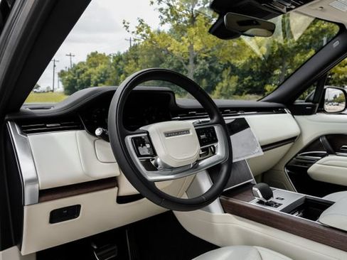 New 2026 Land Rover Range Rover Long Wheelbase SE AWD/4WD image 3