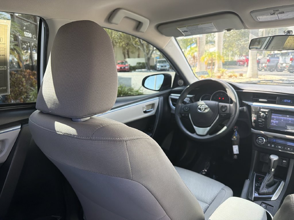 Used 2016 Toyota Corolla LE FWD image 17