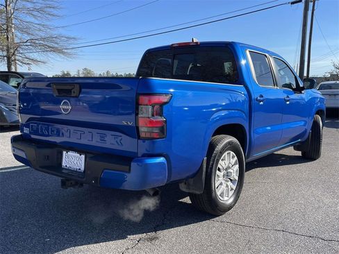 Used 2024 Nissan Frontier SV w/ SV Convenience Package image 3