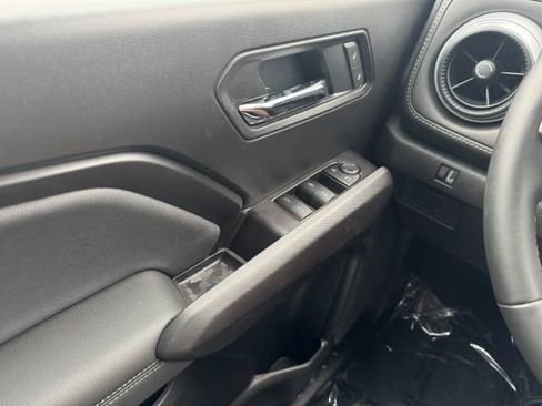 Used 2025 Chevrolet Colorado LT w/ Advanced Trailering Package AWD/4WD image 34