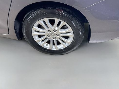 Used 2015 Toyota Sienna XLE Premium FWD image 29