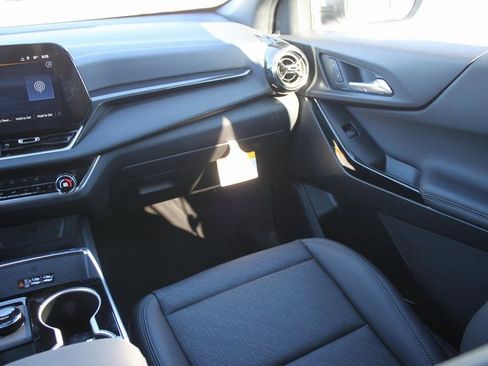 New 2026 Chevrolet Equinox LT w/ Convenience Package II image 7