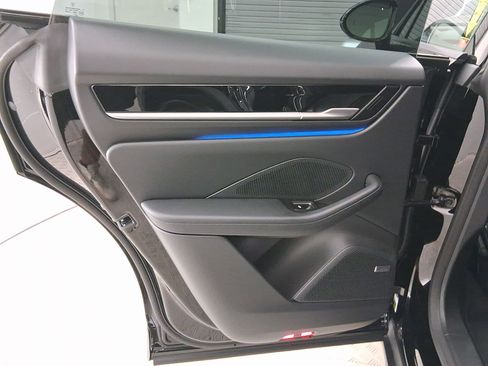 Used 2025 Porsche Macan Electric RWD image 30